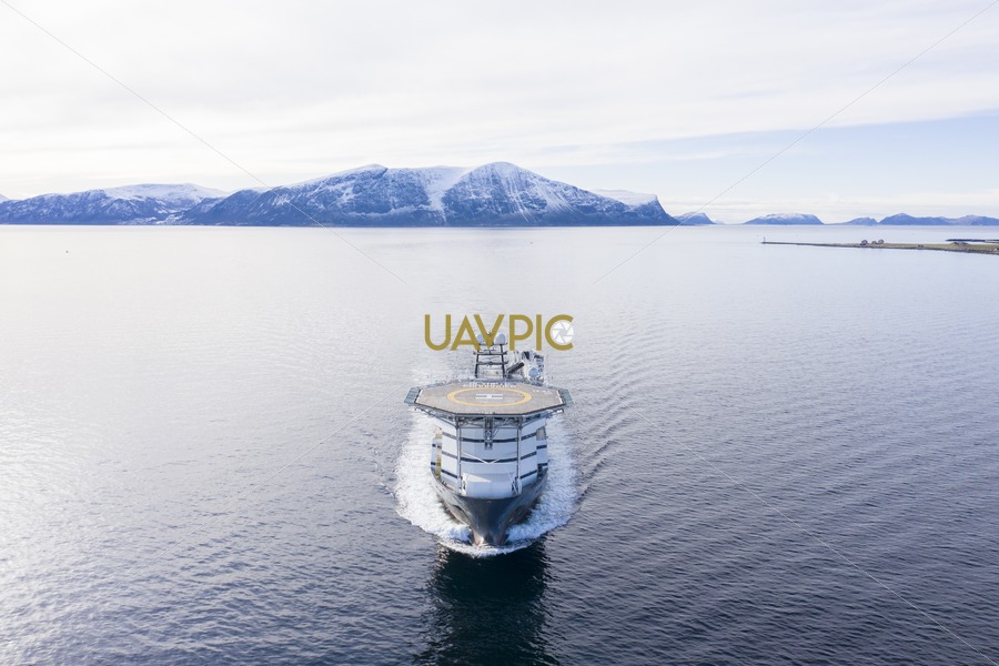 Olympic Commander 979.jpg - Uavpic