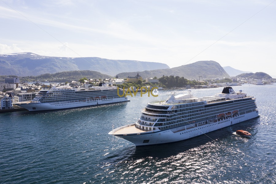 Viking Sea and Viking Star 413.jpg - Uavpic