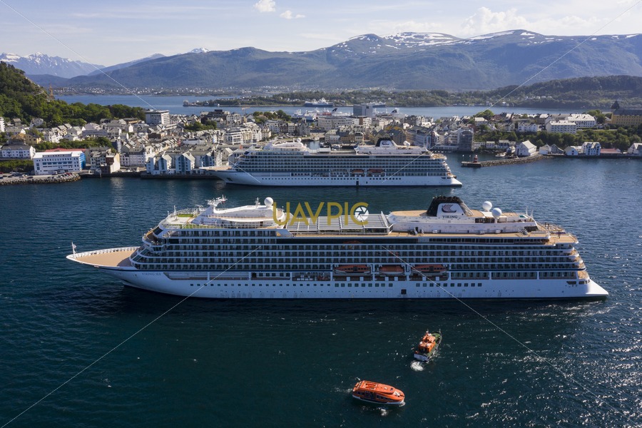 Viking Sea and Viking Star 416.jpg - Uavpic