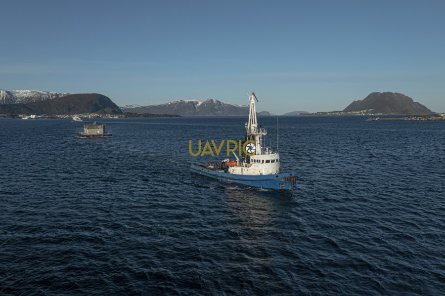 Polar Rex towing Farmbase 700 122.jpg - Uavpic