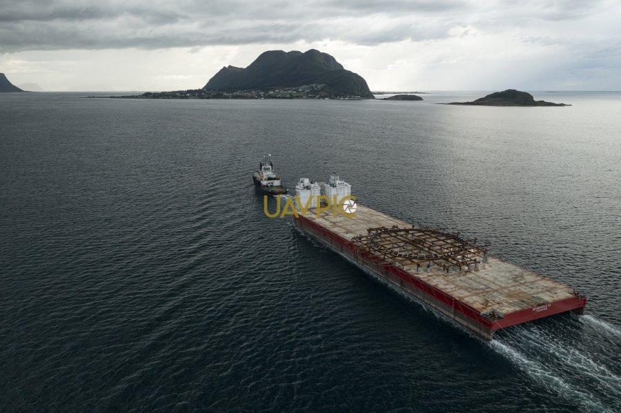 BoaBarge 34 towed by FFS Arion 646.jpg - Uavpic